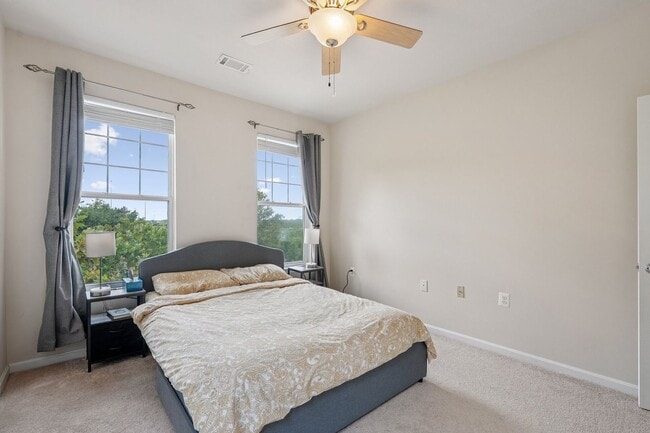 Building Photo - Stylish 3-Level Condo with Garage in Prime...