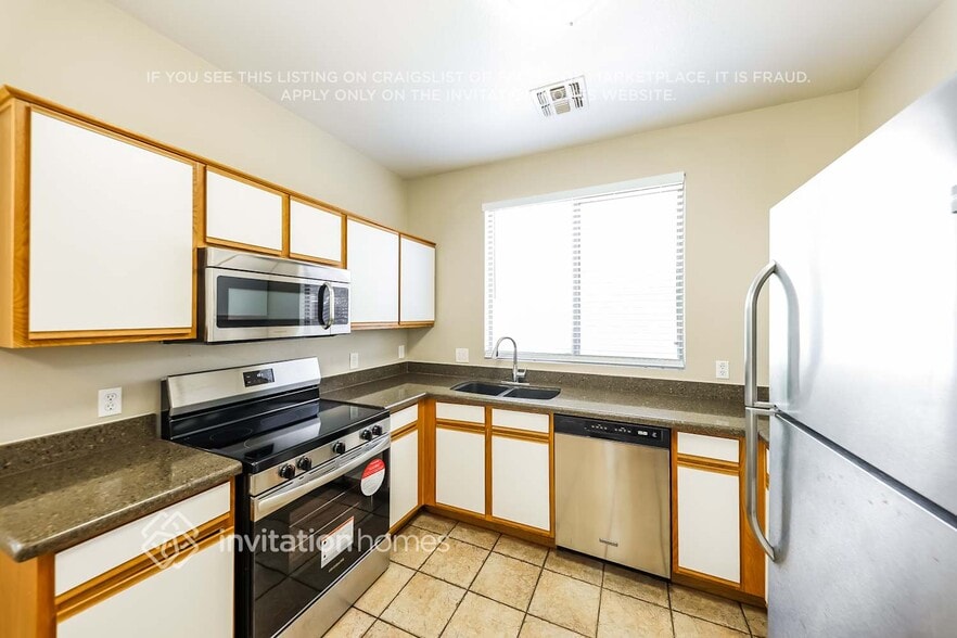 Building Photo - 1935 N Lazona Dr