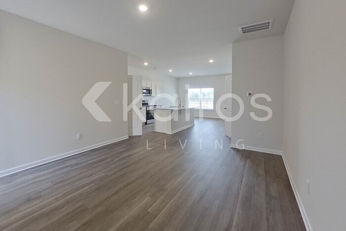 Building Photo - 2233 Banyon Cir