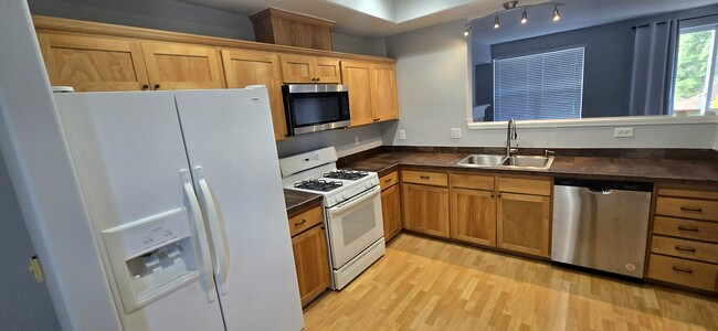 Kitchen - 13013 SW Caddy Pl