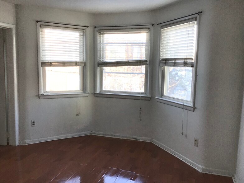 Building Photo - 506 Gregory Ave