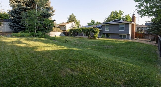 Building Photo - Spacious 4-Bedroom Home with Private Backy...