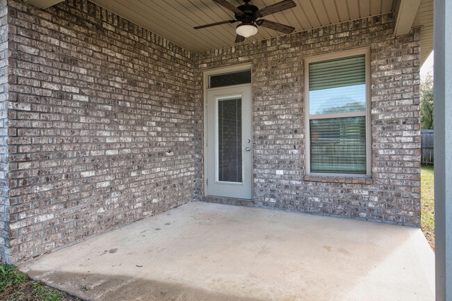 Building Photo - 702 Shady Ln Dr