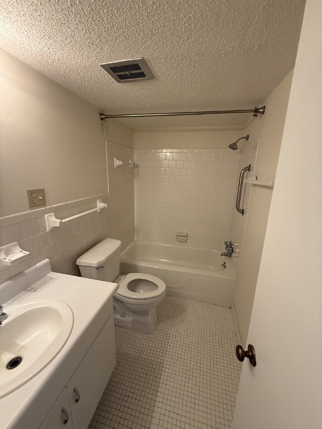 Building Photo - Spanish Villa Condo