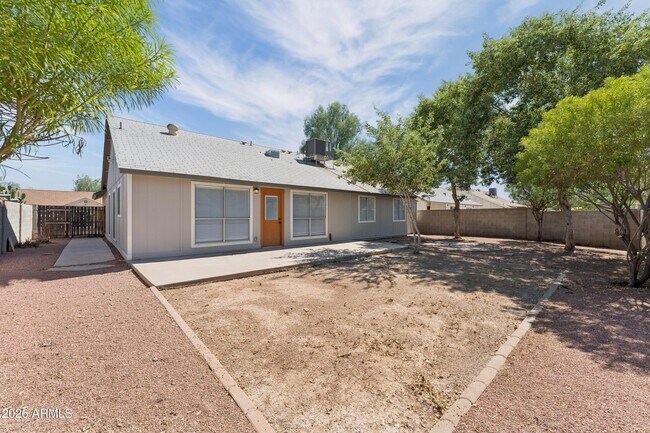 Building Photo - 7214 W Sierra Vista Dr
