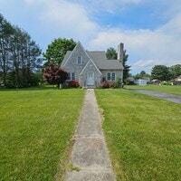 Building Photo - COMING SOON!!  Gorgeous 4 Bedroom Home in ...