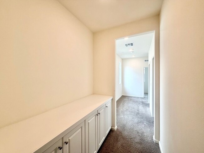Building Photo - Iris Park Gem | 4 Bedrooms, Loft, and Modern Upgrades Throughout