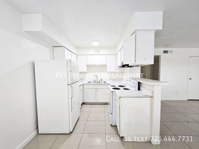 Building Photo - REMODELED UPSTAIRS 2 BED, 1 BATH UNIT * OP...