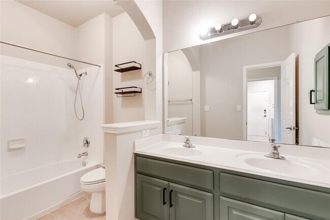 Building Photo - 15524 Belfin Dr