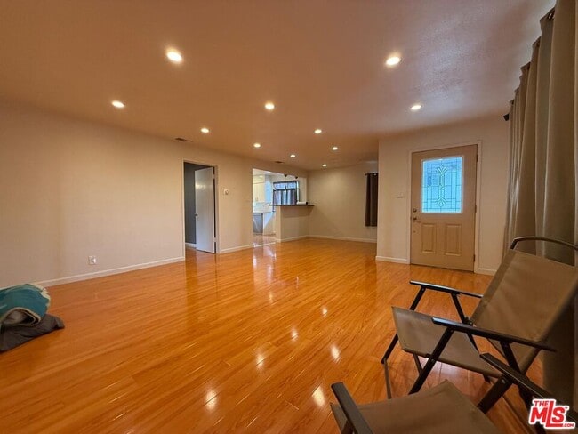 Building Photo - 10642 Samoa Ave