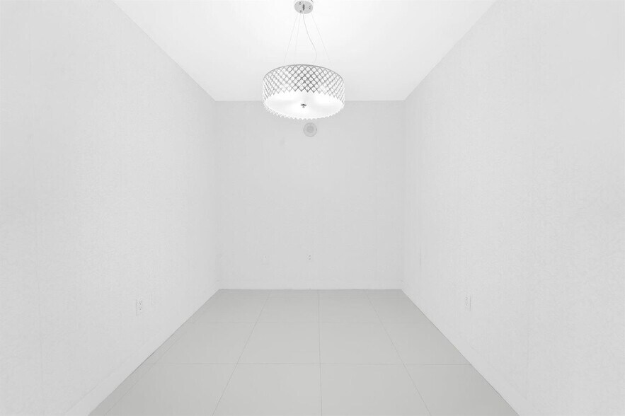 Building Photo - 1111 SW 1st Ave