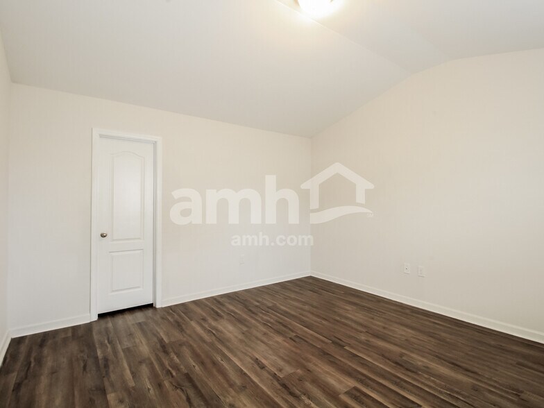 Building Photo - 7113 Boykin Spaniel Way