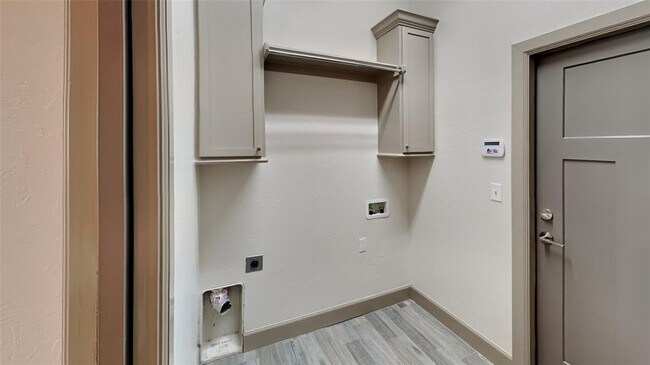 Building Photo - 6516 Bentley Dr