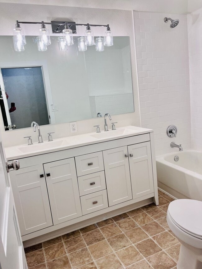 Building Photo - Large renovated 2 bedroom apartment in the heart of Stayton.  Don't miss this opportunity!