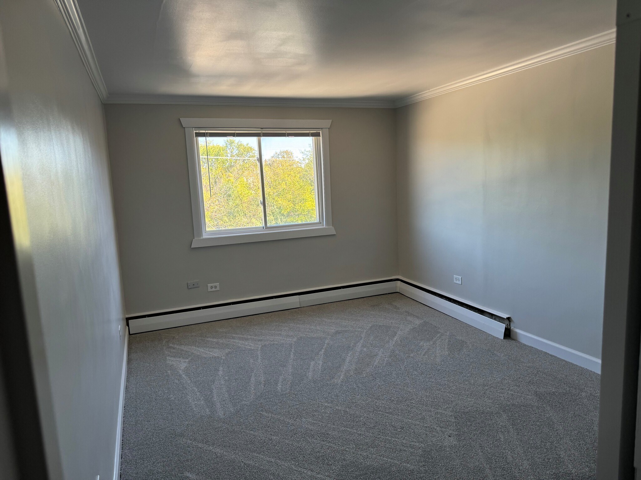 Unit 309 bedroom - 1351 N Western Ave