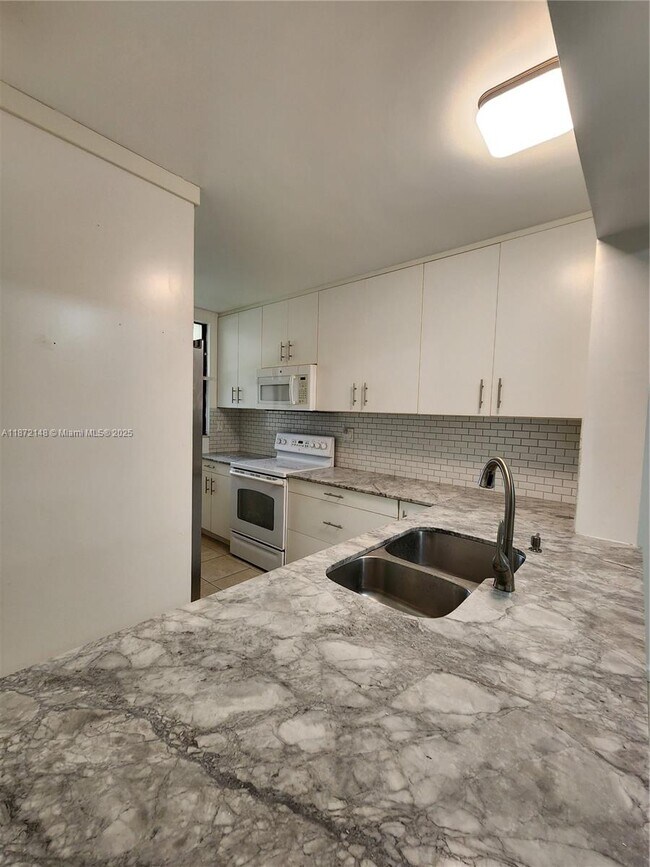 Building Photo - 8441 Forest Hills Dr