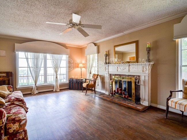Building Photo - 1308 White River Dr