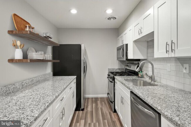 Building Photo - 10720 West Dr