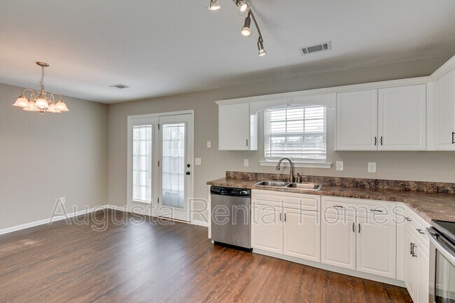 Building Photo - 733 Keyes Dr