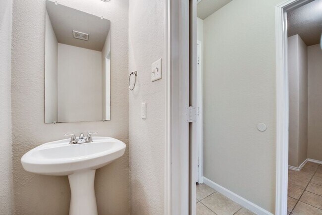 Building Photo - COMING SOON! CHARMMING 2 BEDROOM TOWNHOME ...