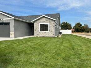 Building Photo - Custom Condo in Hamilton