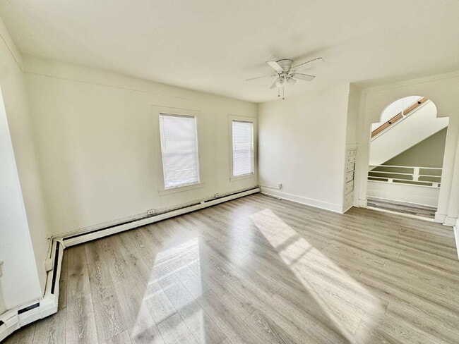 Building Photo - Bright Three Bedroom Apartment with Architectural Charm!