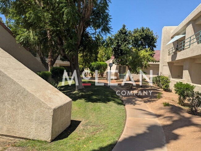 Building Photo - Two-Bedroom Condo - Newly Remodeled