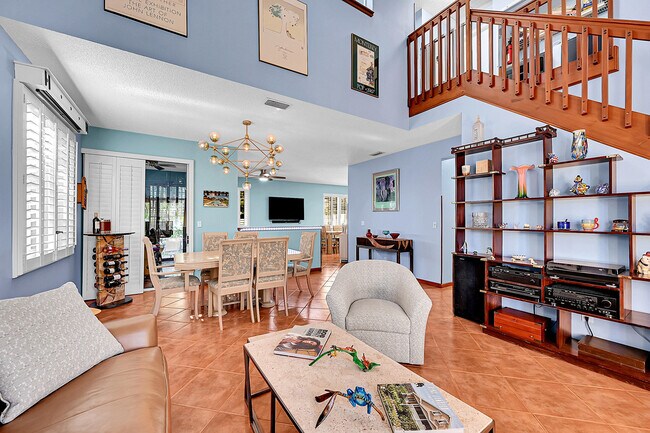 Building Photo - 2922 Port Royale Ln S