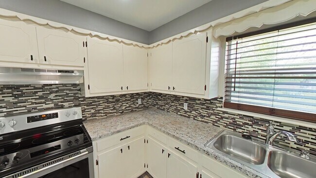 Building Photo - 409 NW 75th St