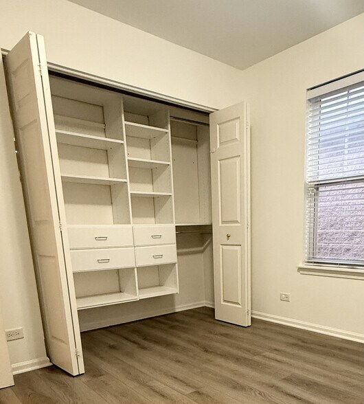 Closet - 1154 N Howe St