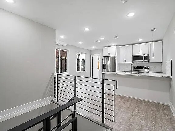 Building Photo - 649 N 35th St