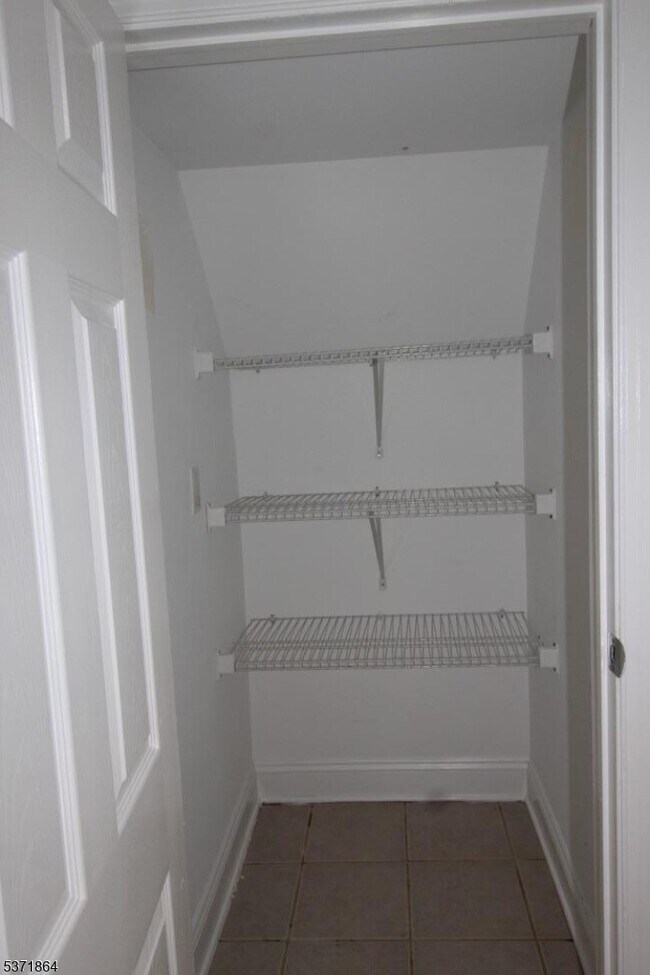 Building Photo - 30 White Meadow Ave