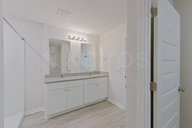 Building Photo - 341 Monarch Ln