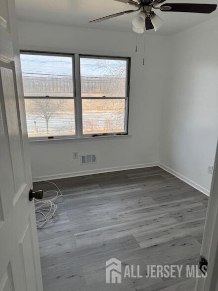 Building Photo - 173 Metlars Ln
