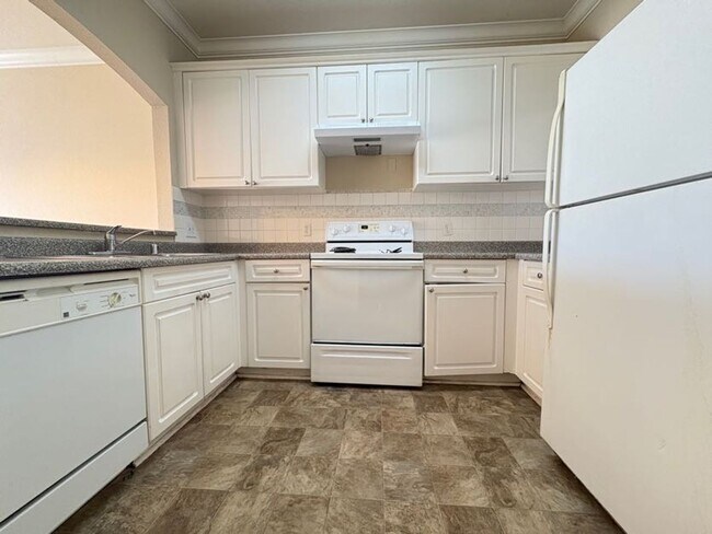 Building Photo - Ground Level, Two Bedroom Condo in Davis Oaks