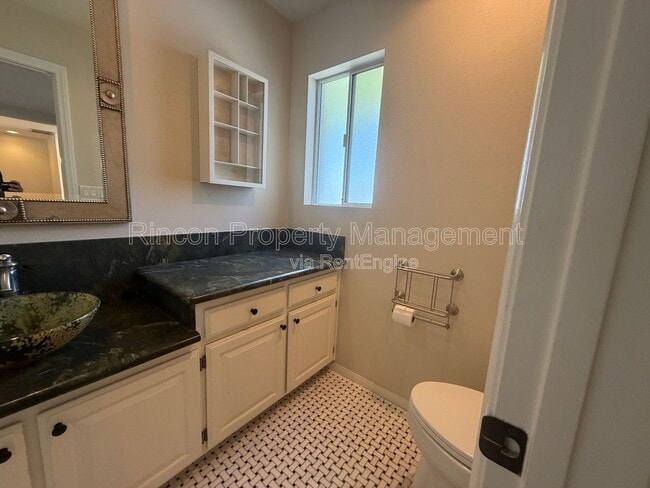 Building Photo - 2462 Pierpont Blvd