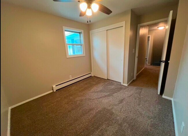 Building Photo - 1209 Rosewood Dr NE