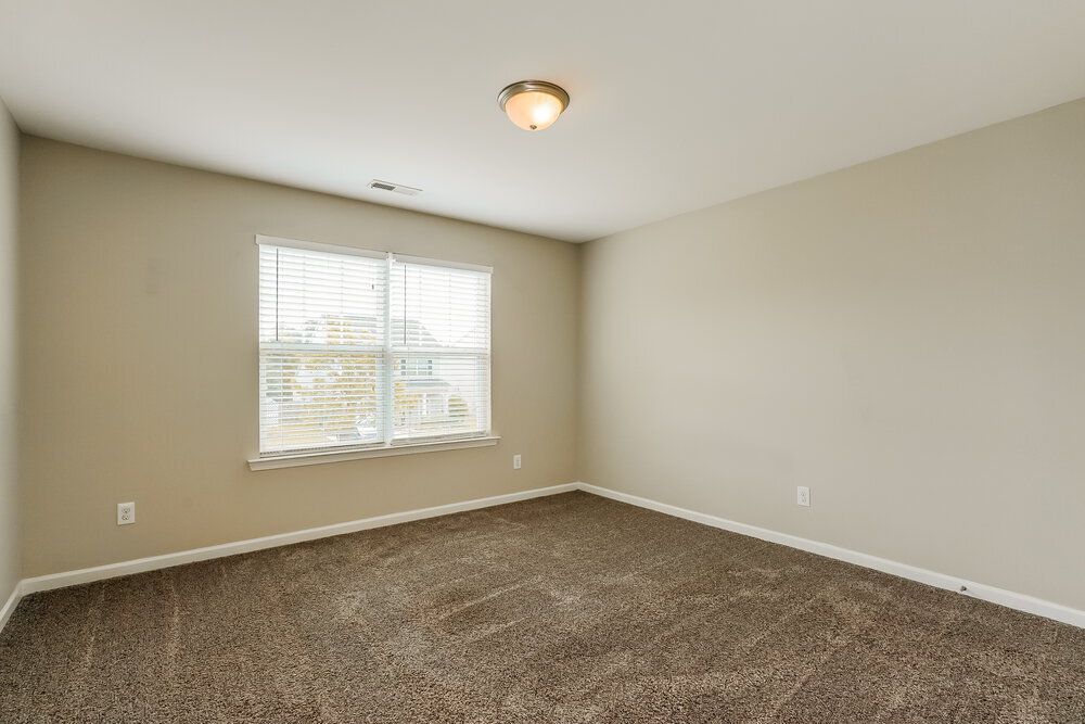 Building Photo - 636 Smith Ridge Way