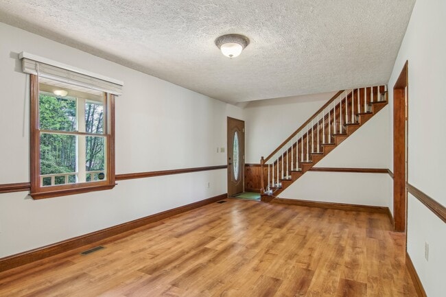 Building Photo - 11 Timothy Ln