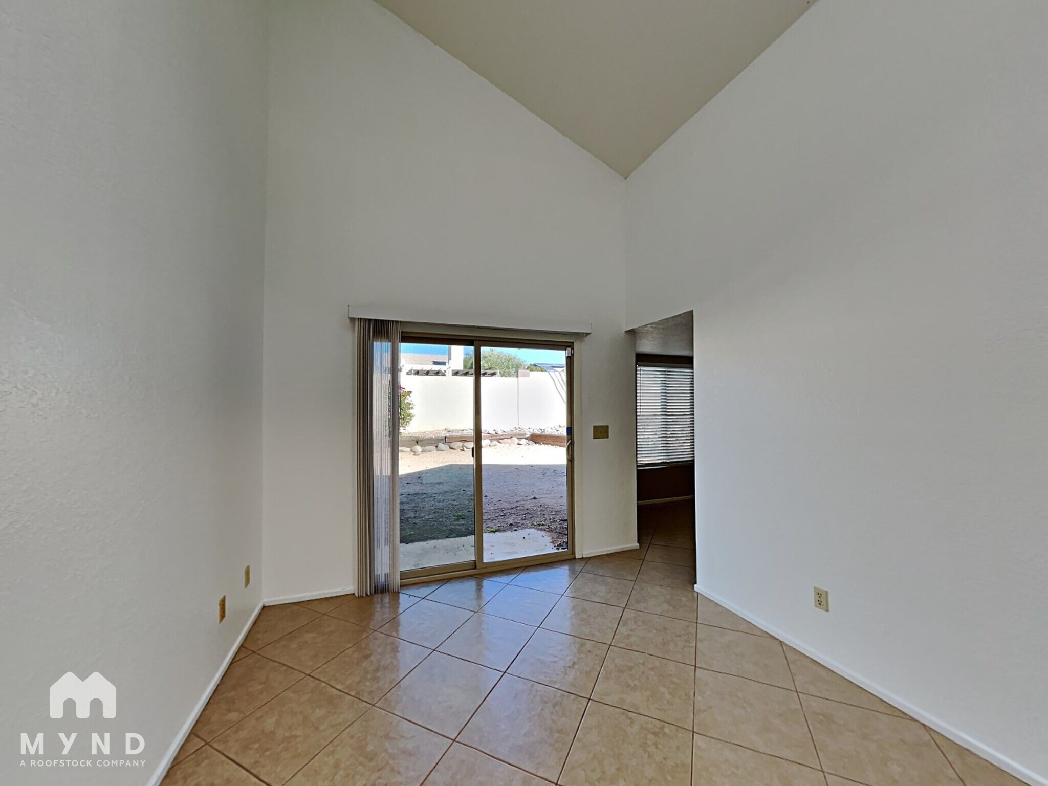 Building Photo - 10037 E Stella Rd