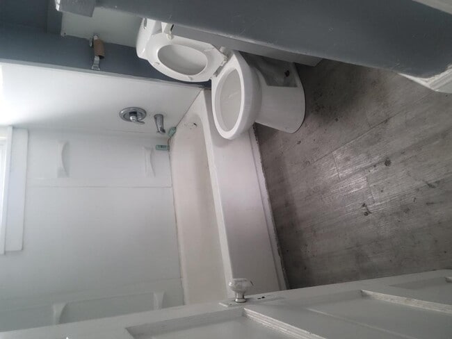 Building Photo - 1087 E 64th St