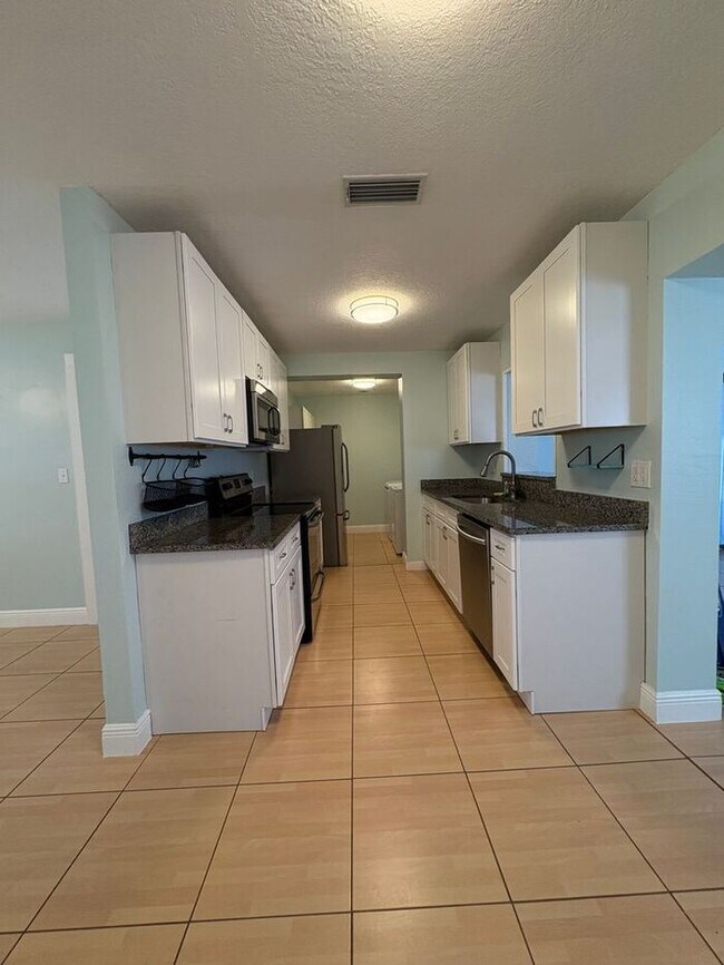 Building Photo - 3 Bedrooms on a fenced back yard and a sough after school zone Lawn Care included