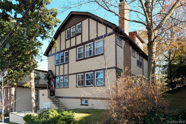 Building Photo - 440 Sixth Ave