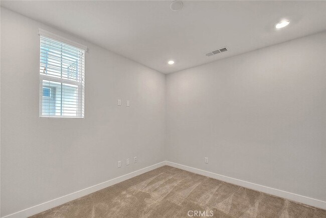 Building Photo - 6 Crown Point Dr