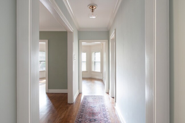Building Photo - 732 Hinman Ave