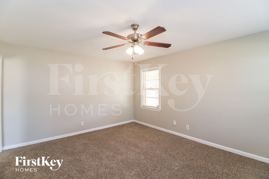 Building Photo - 2672 Lilac Dr