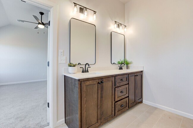 Building Photo - Newer home Available Noble OK