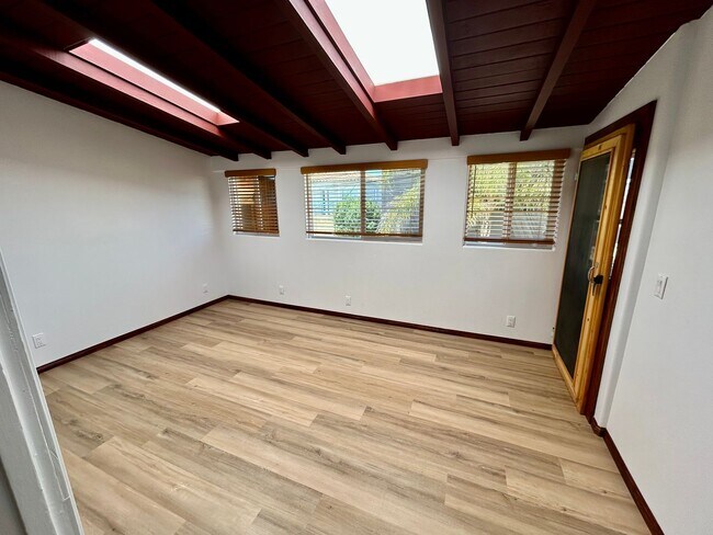 Building Photo - Charming 2 Bed / 2 Bath Coastal Retreat with Ocean Views in Ocean Beach