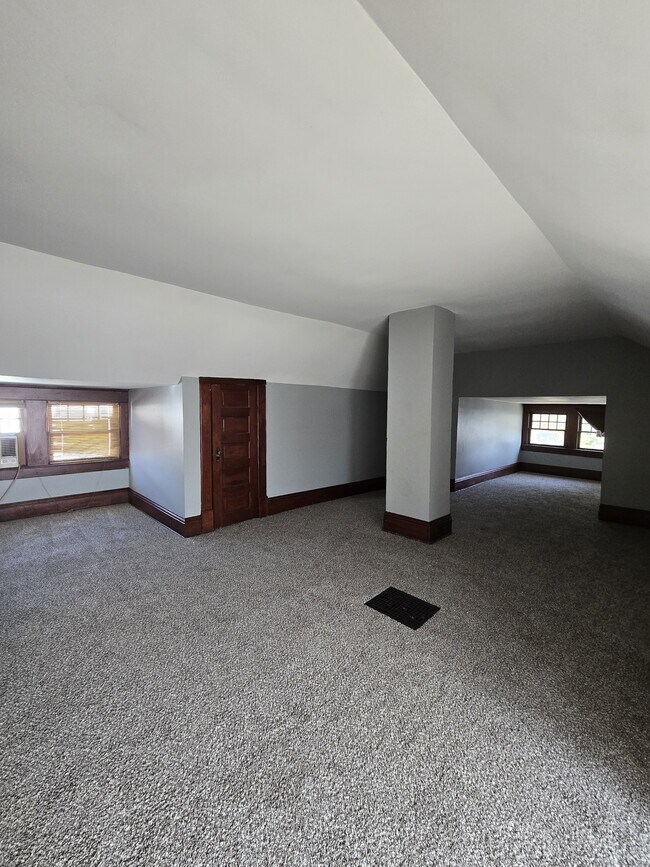 Building Photo - 305 N Pennsylvania Ave