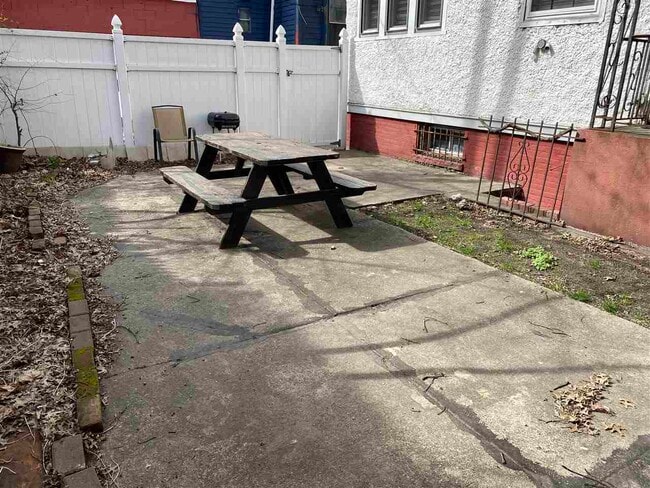 Building Photo - 163 Jewett Ave